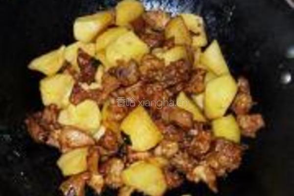 土豆烧牛肉的做法图解6