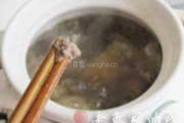 荔枝苦瓜鸡汤的做法图解4