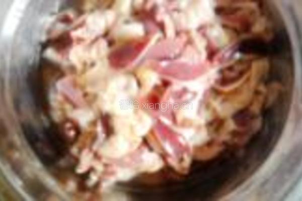 小米椒蒜苗炒鸭肾的做法图解1