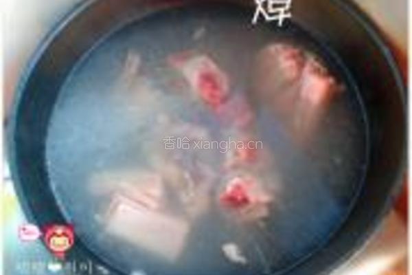 小白菜排骨酱汤的做法图解2