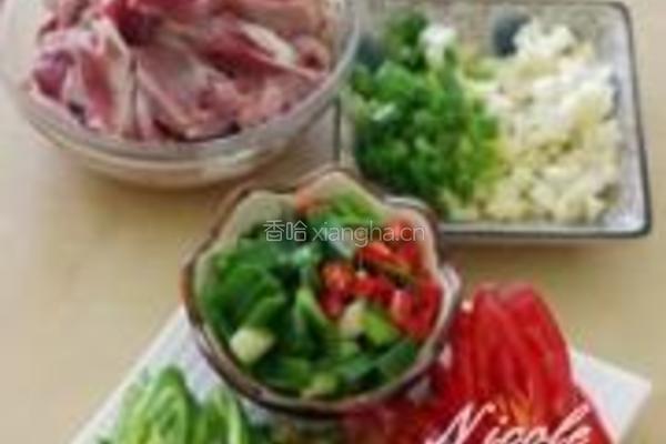 酸豆角炒鸡胗的做法图解1