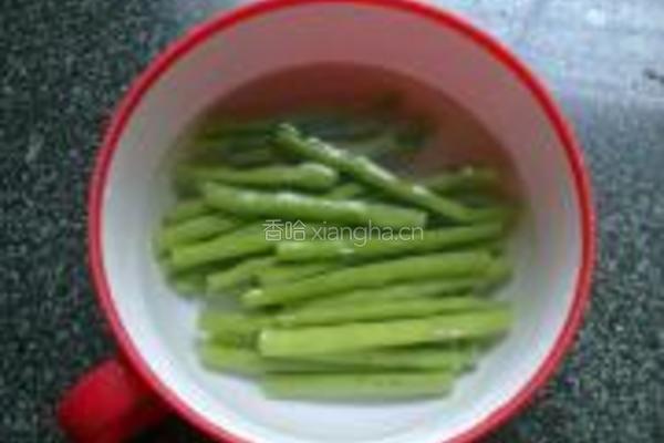 虾米糟菜拌豇豆的做法图解4