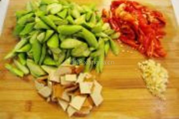 豆干炒绿茄子的做法图解2