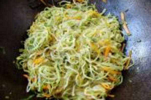 绿豆芽炒粉的做法图解7