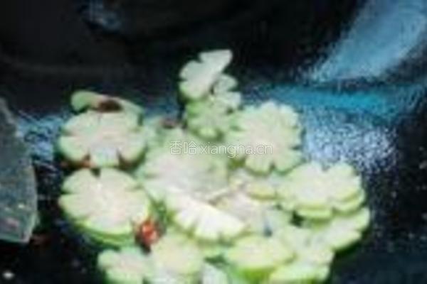 佛水瓜炒肉片的做法图解7