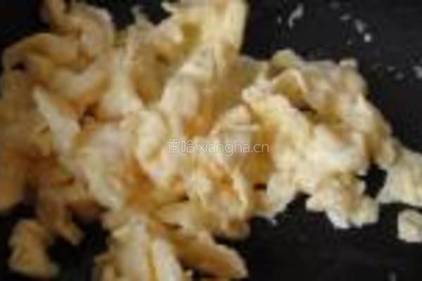 剁椒毛豆炒鸡蛋的做法图解5