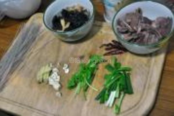 野山菌驴杂汤的做法图解1