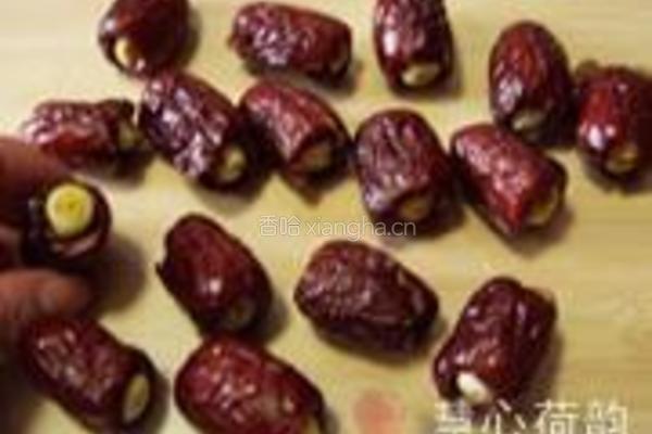 蜜汁银耳红枣莲子枸的做法图解13