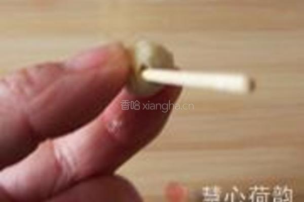 蜜汁银耳红枣莲子枸的做法图解2