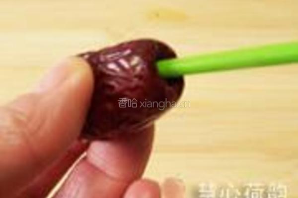 蜜汁银耳红枣莲子枸的做法图解7