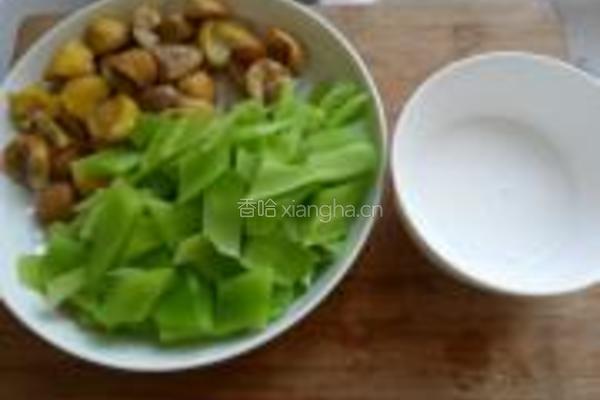 莴笋炒板栗的做法图解1
