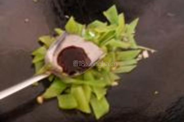莴笋炒板栗的做法图解3