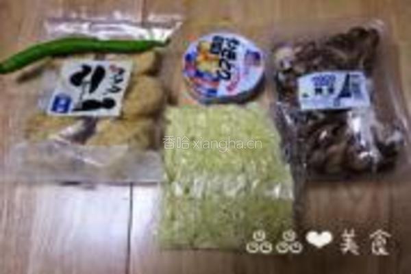 鸡肉蘑菇炒面的做法图解1