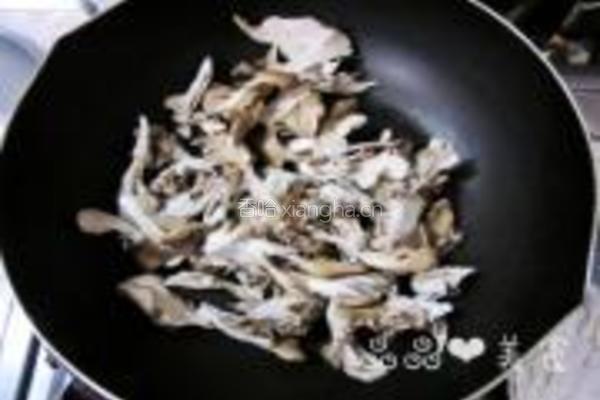 鸡肉蘑菇炒面的做法图解5