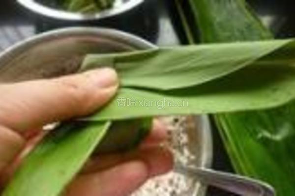 红豆花生蜜枣粽的做法图解7