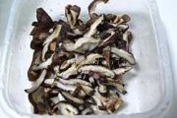 韭菜香菇炒肉丝的做法图解2