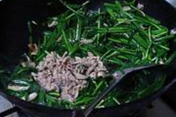 韭菜香菇炒肉丝的做法图解5