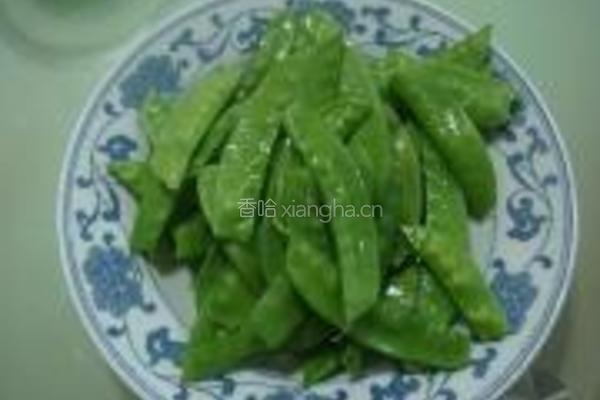 扁豆炒双鲜的做法图解1