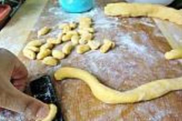 鸡蛋炸酱猫耳面的做法图解3