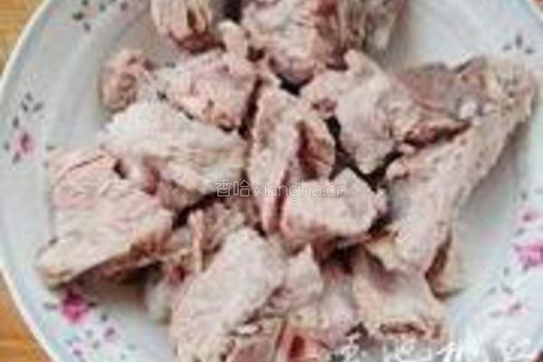 玉米葫芦瓜排骨汤的做法图解1