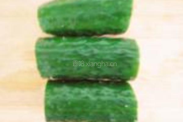 甜汁辣瓜条儿的做法图解1