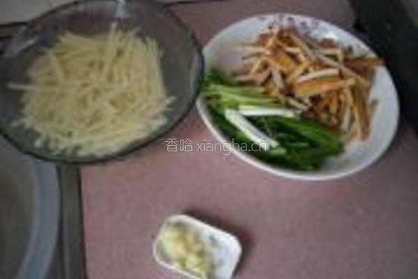土豆炒香干的做法图解2