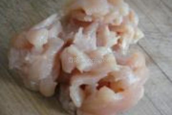 韭菜炒鸡胸脯肉的做法图解1