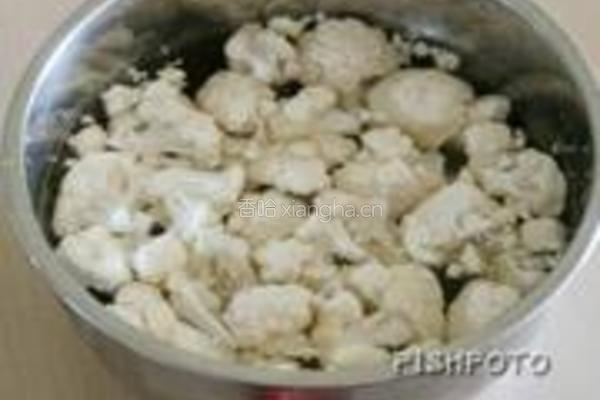 干煸腊味菜花的做法图解1