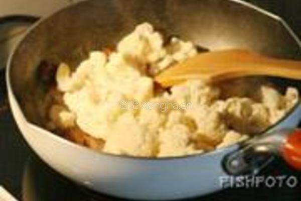 干煸腊味菜花的做法图解5