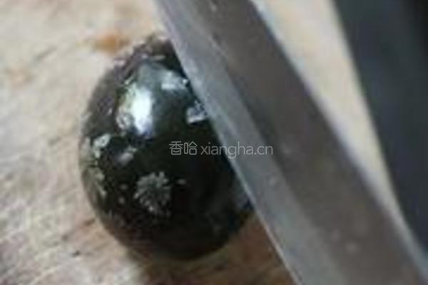 琥珀鸡蛋的做法图解2