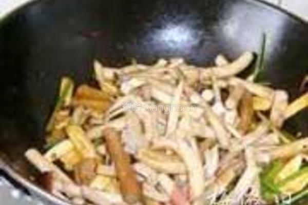 茭白茶树菇的做法图解7