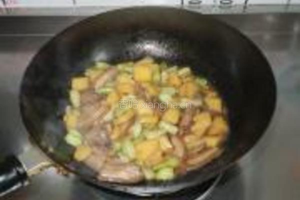 五花肉烧土豆芸豆的做法图解10