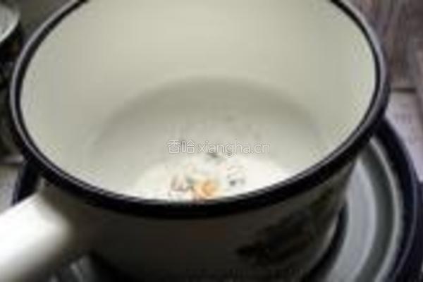 焦糖奶茶的做法图解1