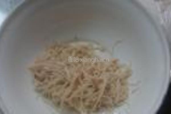 金针菇拌豇豆的做法图解1