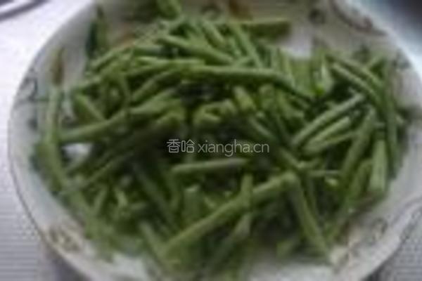 金针菇拌豇豆的做法图解2