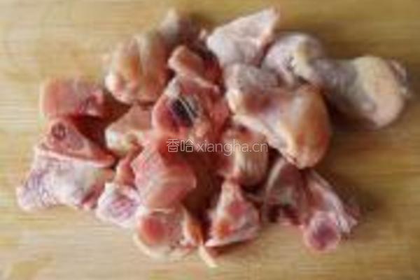 红烧栗子鸡块的做法图解1
