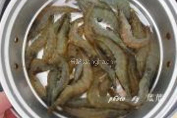 绿茶鲜虾的做法图解1