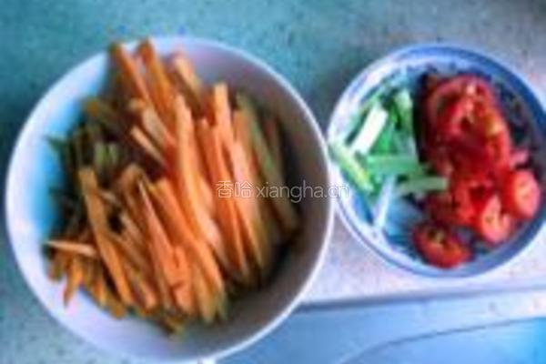 洋葱胡萝卜炒咸肉的做法图解3