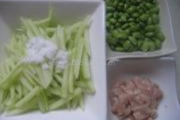 瓜皮肉丝炒毛豆的做法图解2