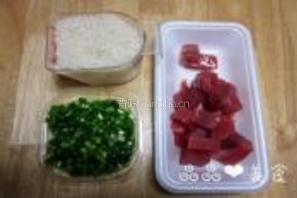 葱香鲔鱼蓉饭的做法图解1