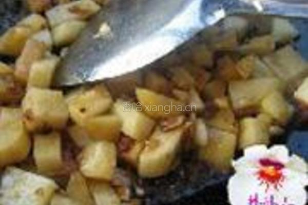 腊肉土豆焖饭的做法图解3