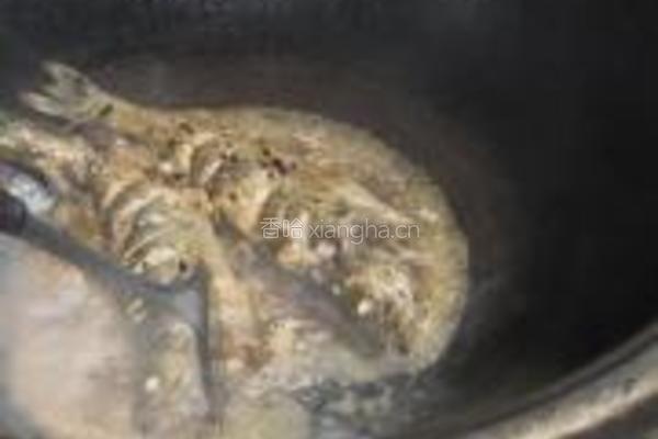 油焖鲈鱼的做法图解8