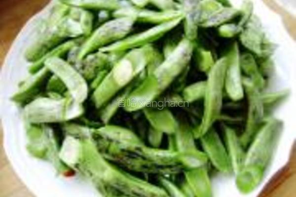 豆角烩玉米的做法图解1