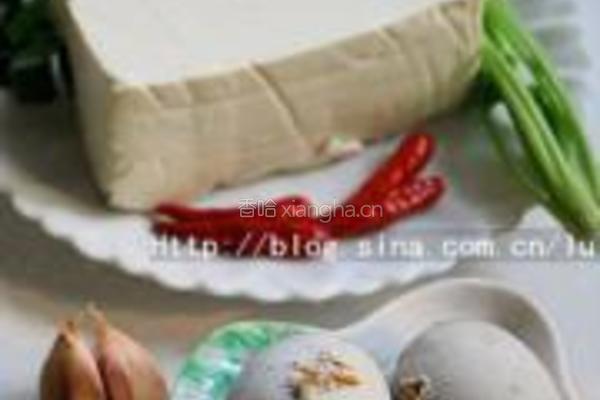 香菜皮蛋拌豆腐的做法图解1