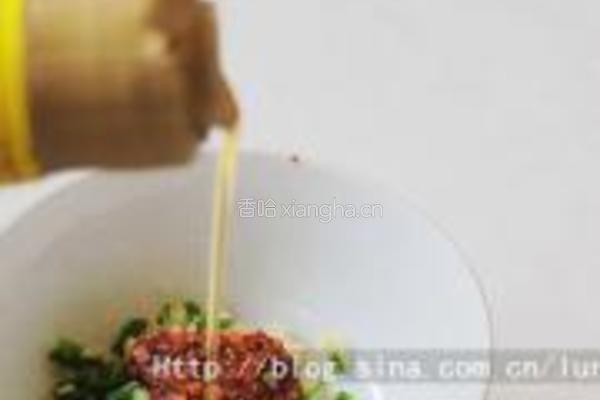 香菜皮蛋拌豆腐的做法图解3