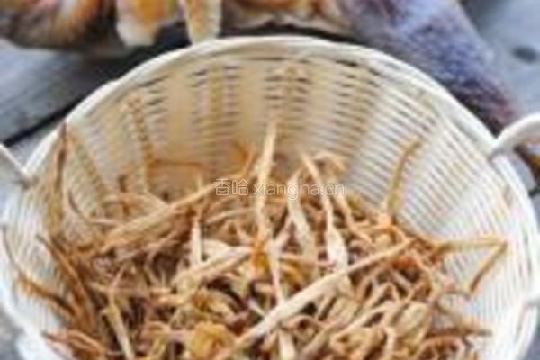 咸鸡黄花菜煲的做法图解1