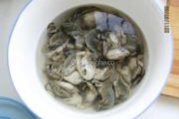 海蛎豆腐汤的做法图解2