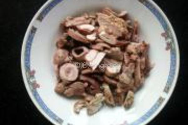 油麦菜炒鸡生肠的做法图解2