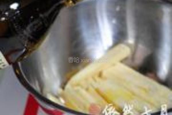 橄榄油香草烤红薯条的做法图解2