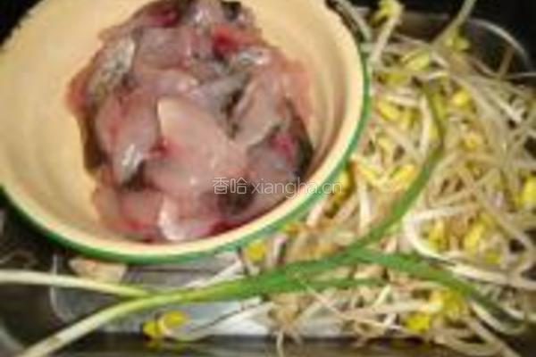 豆芽鱼片汤的做法图解1